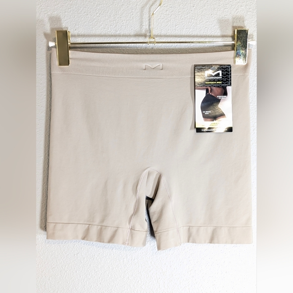 NWT Maidenform 'Craveable Intimates' Seamless Smoothing Short - Size L Beige